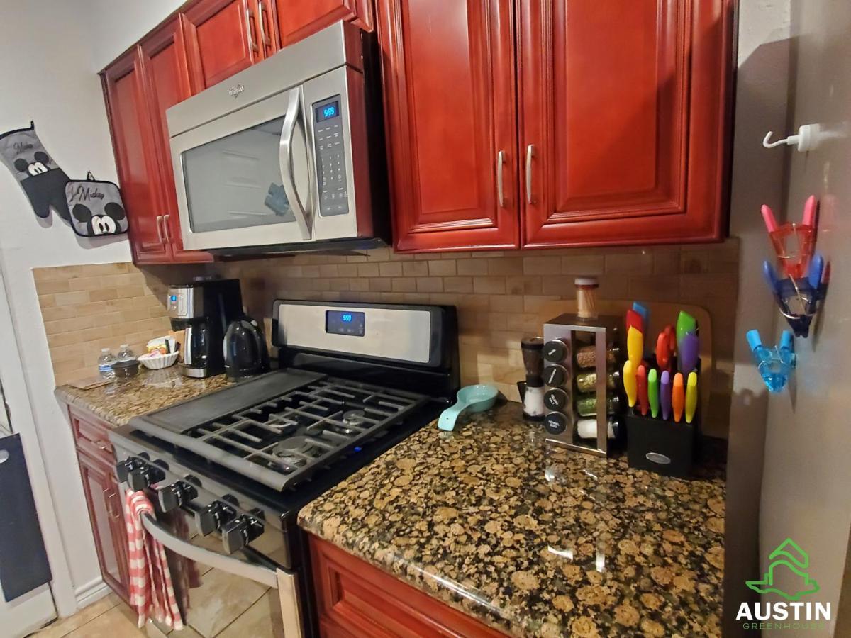 Austin Uncommon Room Rentals Exterior photo