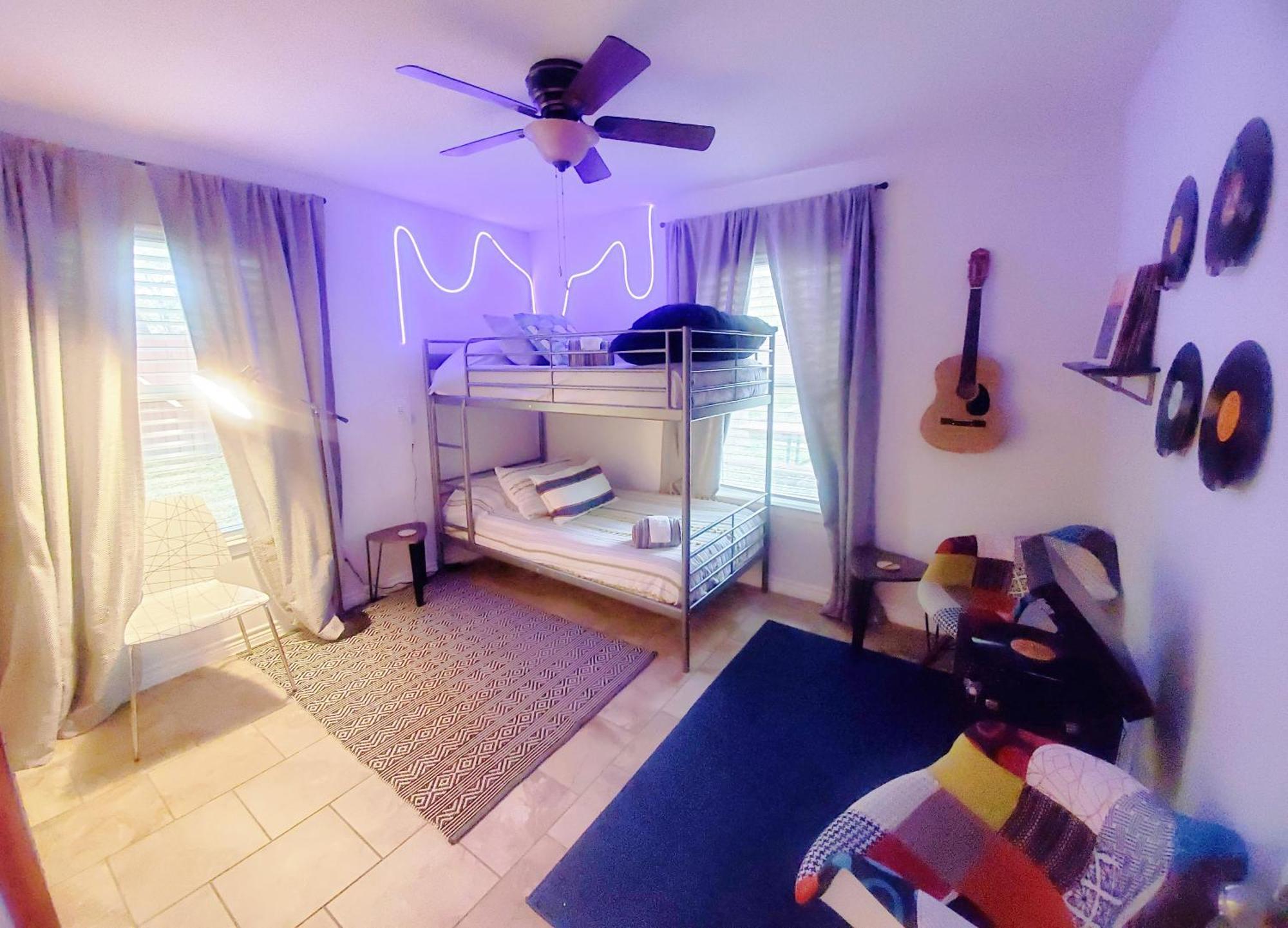Austin Uncommon Room Rentals Exterior photo